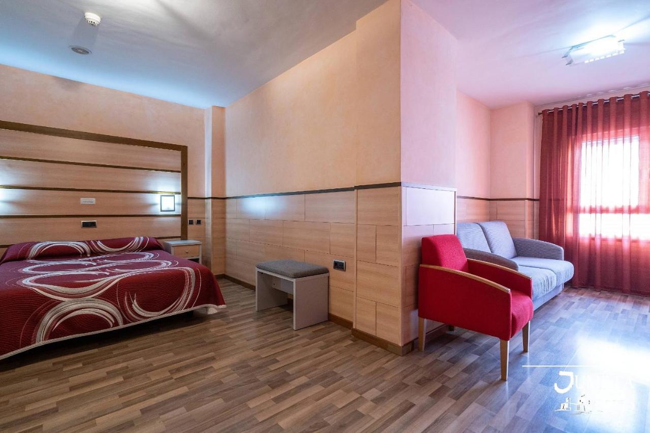 Hotel Pio XII Хумиля Екстериор снимка